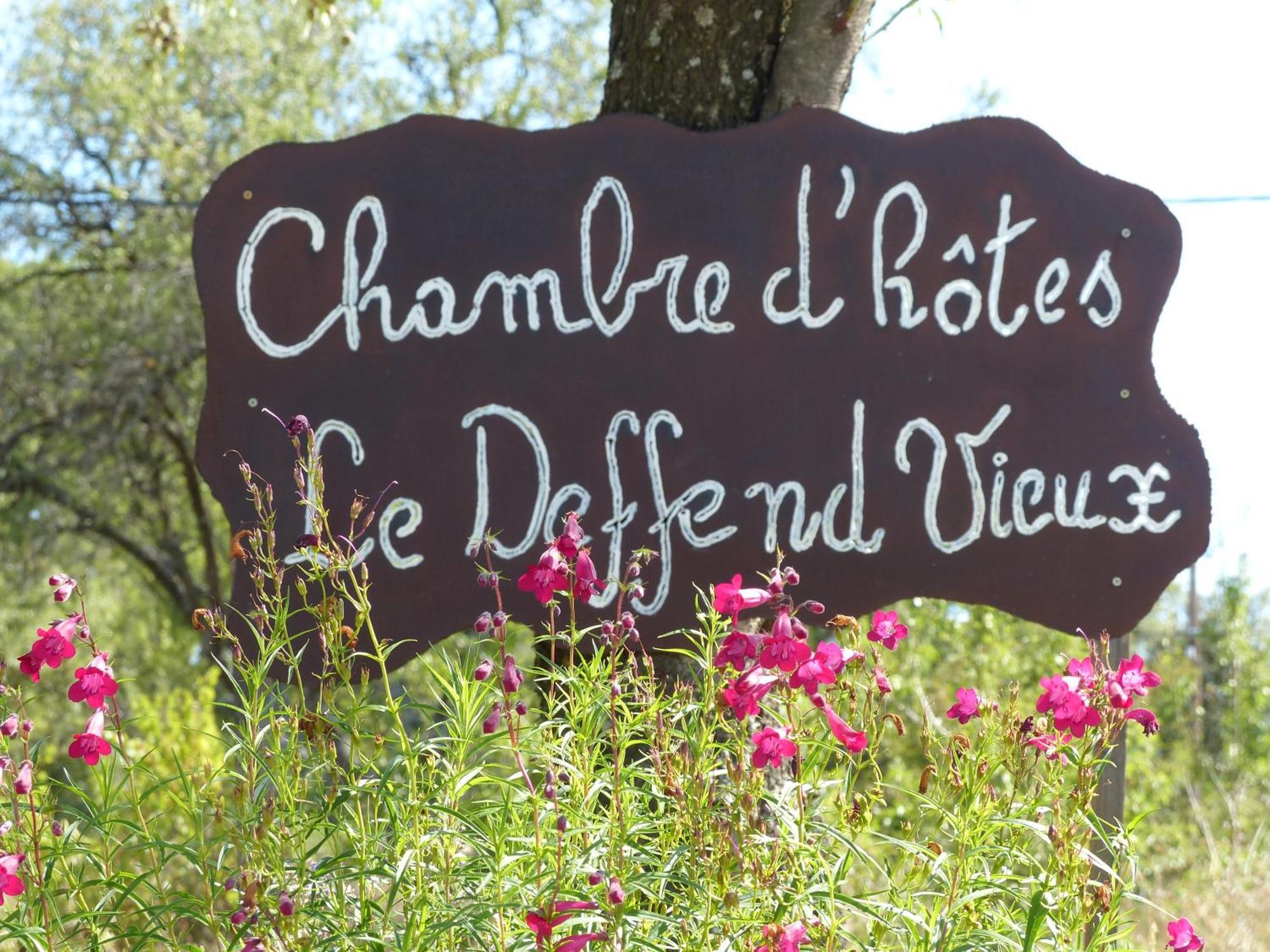 Le Deffend Vieux Bed & Breakfast Trets Eksteriør bilde